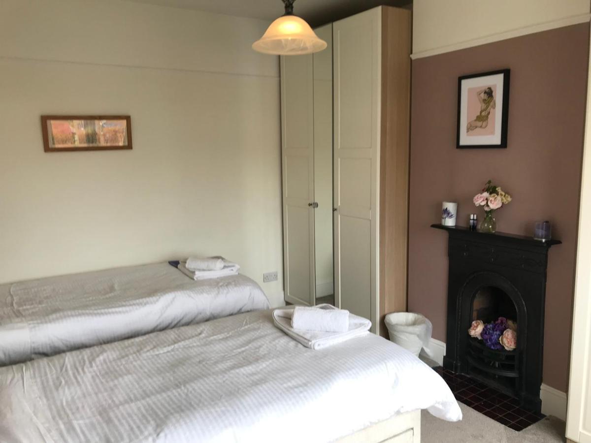 Вилла Rie'S Retreat - The Whole House Гластонбери Экстерьер фото
